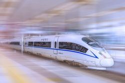 Hút thuốc trên tàu cao tốc, người đàn ông bị bắt giam 5 ngày