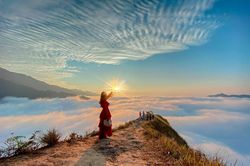 Ngắm biển mây tựa tiên cảnh ở Tà Xùa - điểm check-in hàng đầu của giới trẻ