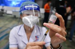 Gần 300.000 người ở TP.HCM được tiêm vaccine trong một ngày
