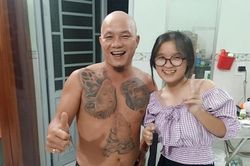 Lộ nhan sắc con gái 'ông chủ sạp rau' hot nhất MXH vừa qua
