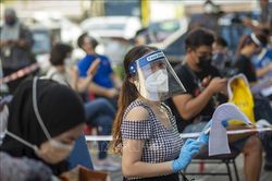 Bộ Y tế Malaysia kêu gọi phụ nữ mang thai đi tiêm vaccine ngừa COVID-19