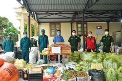 Tặng nhu yếu phẩm cho khu cách ly huyện Kim Sơn