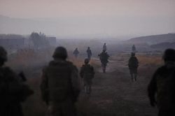 Mỹ điều thêm 3.000 binh sĩ đến Afghanistan hỗ trợ việc rút quân về nước