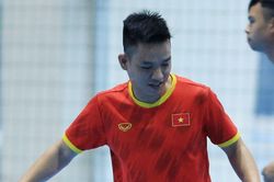 Văn Vũ: 'Rèn thể lực để kèm cầu thủ Brazil ở Futsal World Cup'