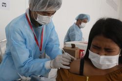 WHO: Vaccine không phải là 'viên đạn bạc' chấm dứt đại dịch