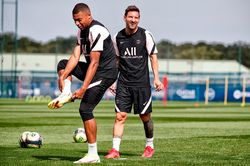 Buổi tập đầu tiên của Messi tại PSG