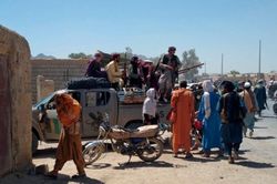 Thành phố lớn thứ ba của Afghanistan rơi vào tay Taliban