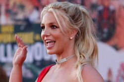 Cha đẻ từ bỏ quyền kiểm soát tài sản trị giá 60 triệu USD của Britney Spears