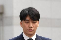 Seungri bị kết án 3 năm tù sau loạt bê bối