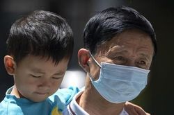 Trung Quốc: Cãi nhau vì không đeo khẩu trang, cụ ông U90 đột quỵ rồi qua đời