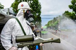 Quy định mới, dừng phun khử khuẩn vào người