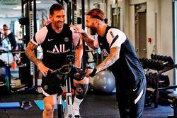 Những hình ảnh hiếm gặp ở buổi tập đầu tiên của Messi tại PSG
