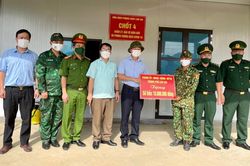 Thành phố Lào Cai thăm, tặng quà các lực lượng làm nhiệm vụ phòng, chống dịch Covid-19