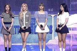 Rosé tạo dáng khác các thành viên BLACKPINK trong sự kiện nhưng lại được khen thông minh