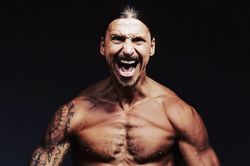 Ibrahimovic làm gì để có cơ bắp cuồn cuộn ở tuổi 39?