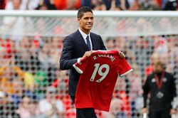 Varane ra mắt MU tại sân Old Trafford