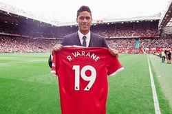 MU chính thức ra mắt Varane ngay trước thềm trận đấu với Leeds United