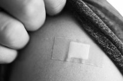 Tiêm vaccine Covid-19: Nếu được tiêm AstraZeneca, có nên đợi Pfizer?