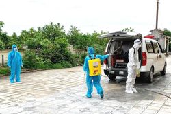 Tuyệt đối không phun khử khuẩn lên người bệnh nhân