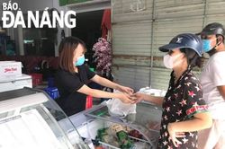 Mở thêm điểm bán thực phẩm thiết yếu