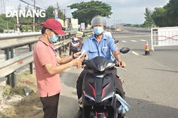 Nhiệt huyết từ bục giảng đến mặt trận chống dịch