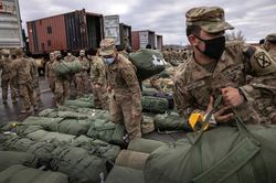 Mỹ triển khai 5.000 lính đến Afghanistan, cảnh báo Taliban
