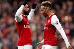 Barca muốn mua nguyên cặp sao tấn công của Arsenal