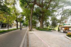Hà Nội, tháng ngày trầm tư