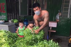 'Nhìn nó hì hà, xăm trổ chứ tốt lắm'