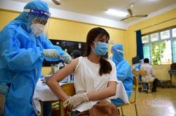 Ngày thứ 3 người dân TP.HCM tiêm vắc-xin Vero Cell trong trật tự