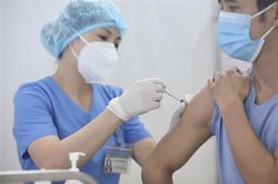 Ứng phó với biến chủng Delta đang càn quét thế giới