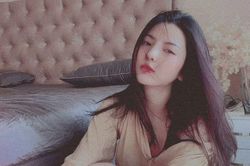 Sau hình ảnh để lộ số dư 'khủng' trong tài khoản, 'bồ tin đồn' Quang Hải đăng đàn đầy ẩn ý