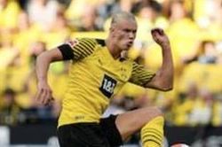 Haaland ghi dấu giày vào cả 5 bàn thắng trong trận ra quân Bundesliga