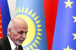 Tổng thống Afghanistan Ghani từ chức, đáp máy bay sang Tajikistan