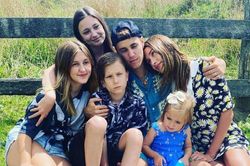 Ba người em cùng cha khác mẹ của Justin Bieber