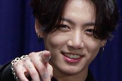 ARMY choáng ngợp vì ảnh cơ bụng mới của Jungkook BTS