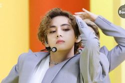 Choáng với thú vui 0 đồng của V BTS lúc rảnh rỗi