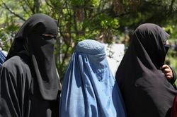 Phụ nữ Afghanistan buộc phải rời bỏ công việc ngân hàng khi Taliban nắm quyền