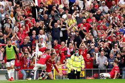 Chìa khóa giúp Premier League khai màn như hội