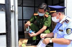 Công an Hà Nội bắt giữ 1.000 bộ van máy thở không rõ nguồn gốc