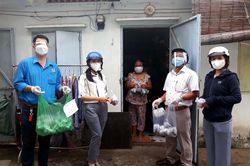 Bộ Lao động hướng dẫn hỗ trợ khẩn cấp cho người dân các nơi giãn cách