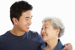 Vợ gợi ý tôi mời mẹ mình đi ăn nhà hàng, không ngờ không có lần sau