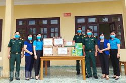Công đoàn Viên chức tỉnh tặng nhu yếu phẩm cho cơ sở cách ly tập trung huyện Yên Khánh