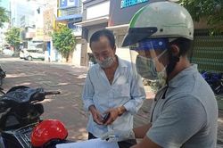TPHCM: Nhiều người đi tập thể dục, mua thuốc lá bị phạt nghiêm