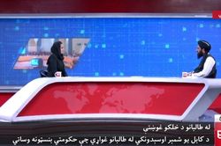 Phát ngôn viên Taliban lần đầu lên sóng truyền hình với nhà báo nữ