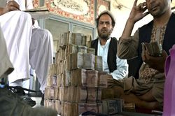 Đồng afghani của Afghanistan lao dốc kỷ lục