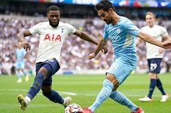 Man City: Chi cả núi tiền vẫn thiếu một sát thủ