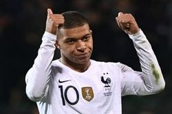 Không giữ được Kylian Mbappe, PSG mở đàm phán với Real Madrid?