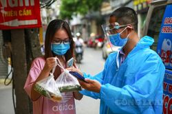 'Bánh mướt 0 đồng' lan tỏa hương vị xứ Nghệ trong mùa dịch COVID-19 tại Hà Nội