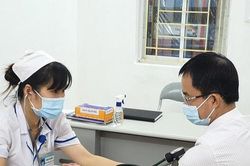 Tiêm vắc xin COVID-19 và 'hội chứng áo choàng trắng'